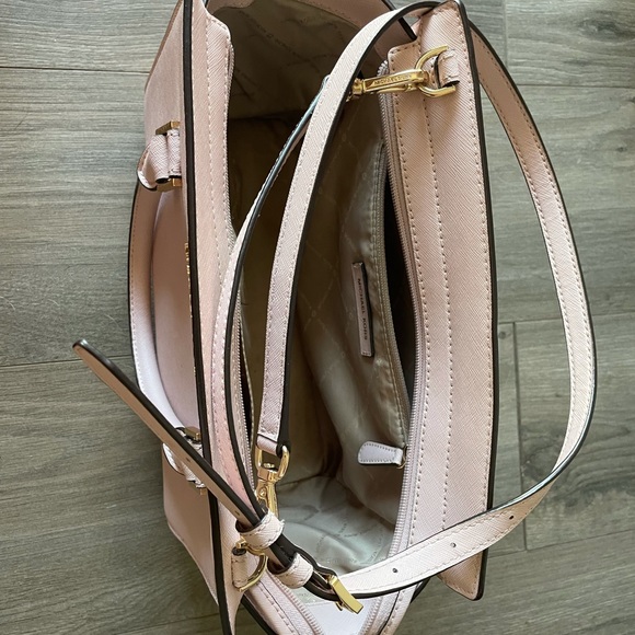 Michael Kors Purse - Picture 2 of 3